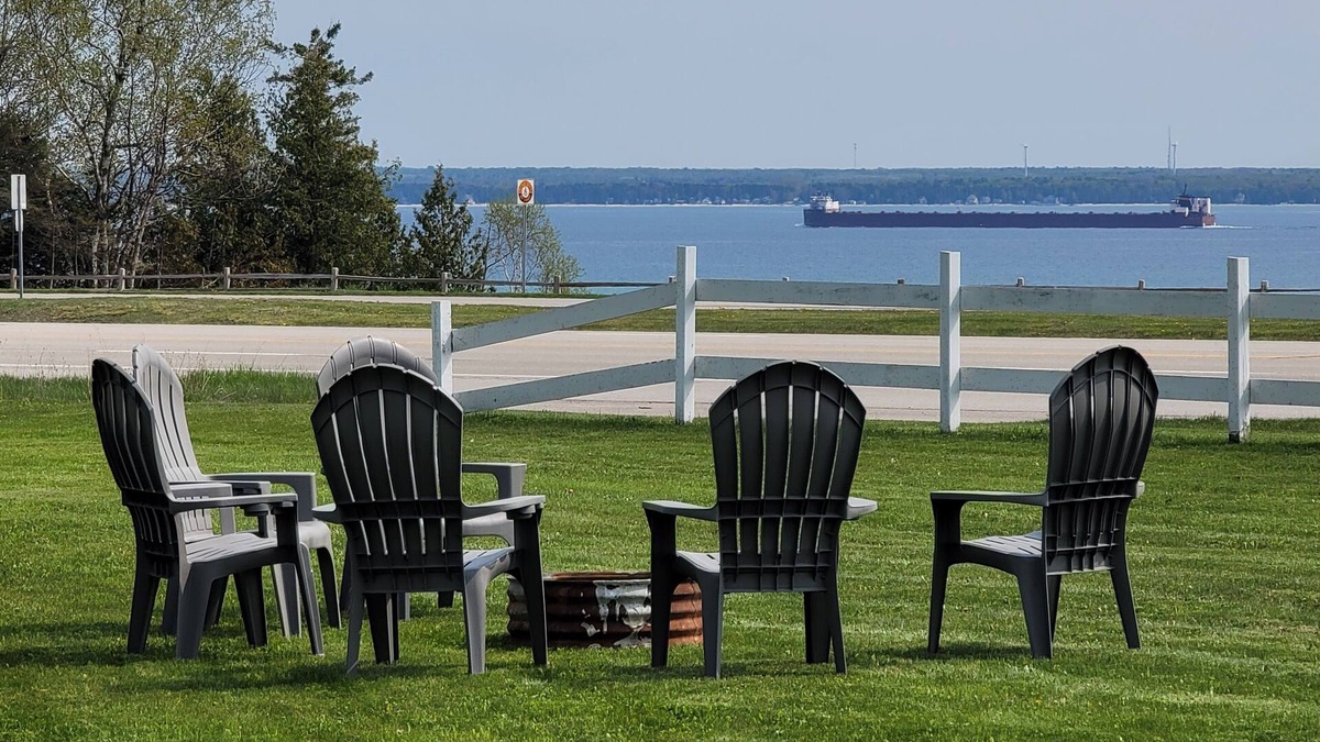 St Ignace House | Relaxing Lake View Home, Pet Friendly, Central Location. Close to Ferries!