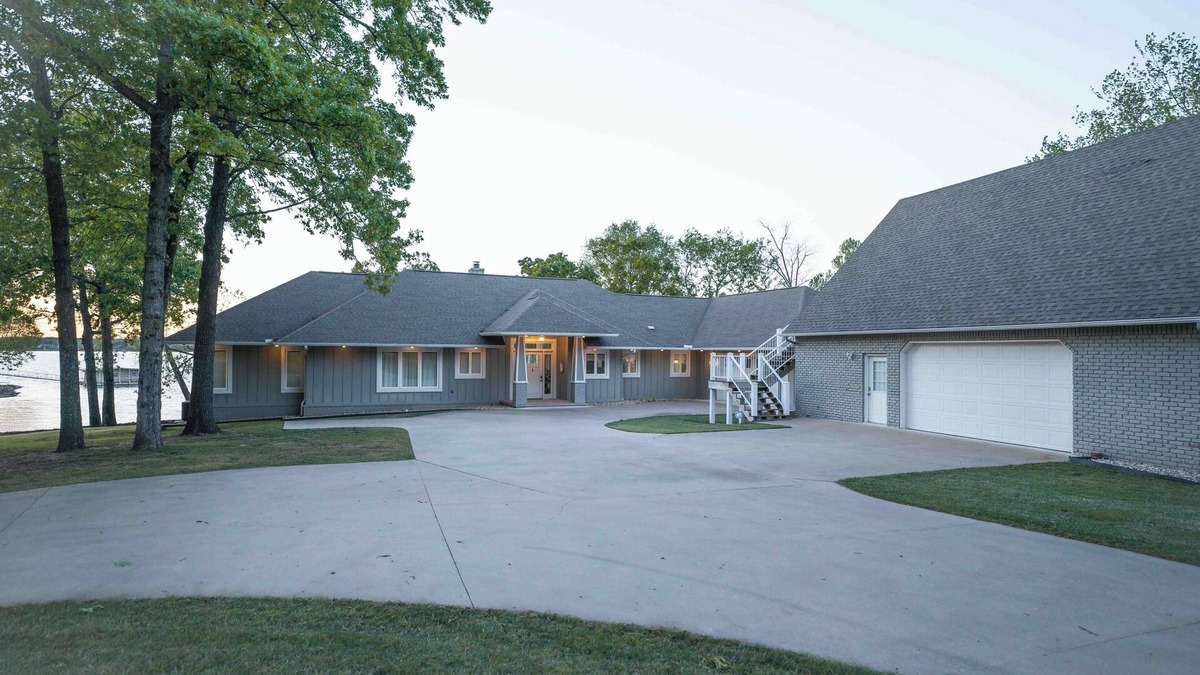 Grove House | Relaxing Lakefront property located on Beautiful Grand Lake of the Cherokees!