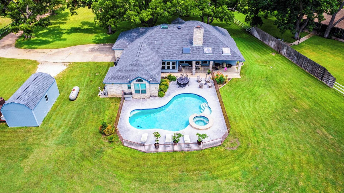 Austin House | ♥Relaxing Oasis♥Pool♥ Spa♥Steam shower☀ 3-Acre Backyard, Games/Activities!
