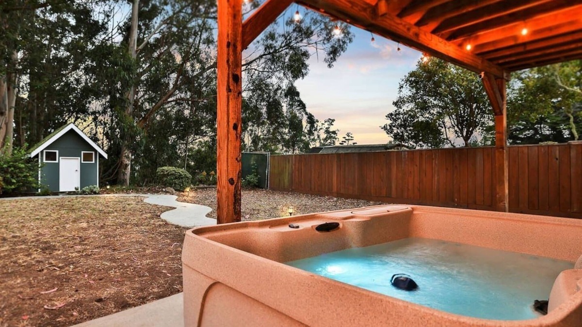 Linda Mar House | Relaxing & Peaceful 6BR Home w/HotTub/Game/Funtime