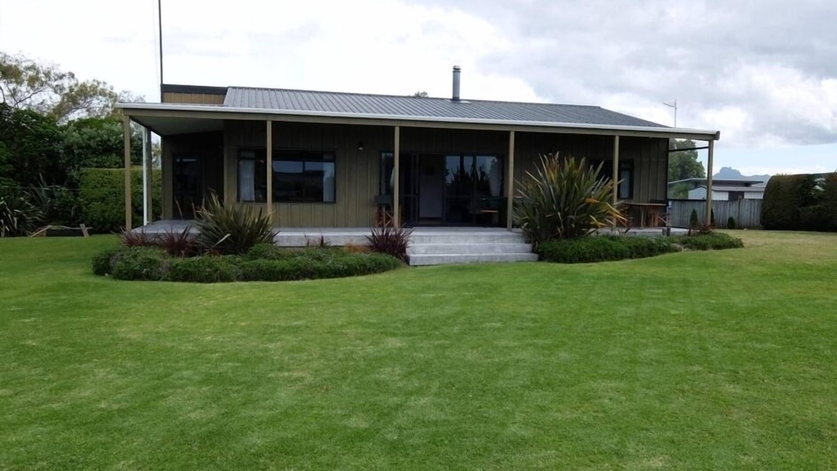 Matarangi House | Relaxing Reserve Retreat