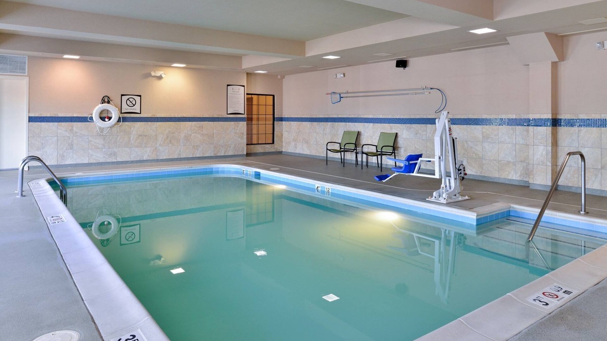 Aquia Harbour Condo | Relaxing Retreat in Stafford! Shared Indoor Pool + FREE Breakfast