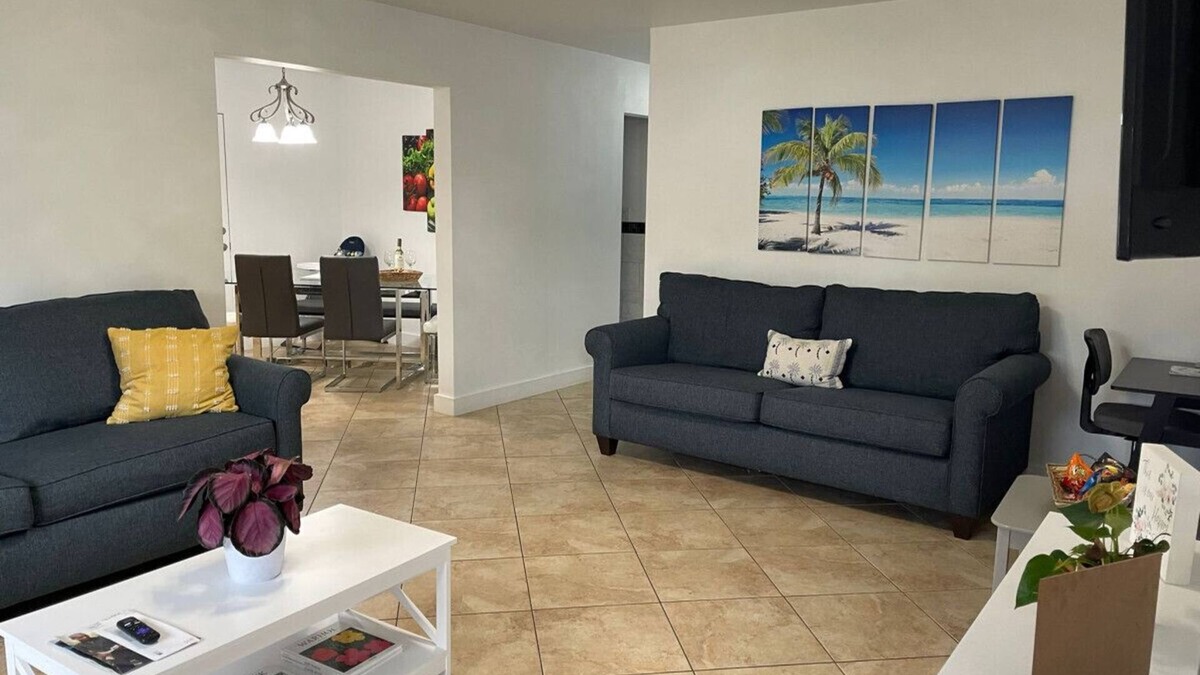 Pembroke Pines House | Relaxing Retreat 2BR Oasis w/Pool and Outdoor BBQ