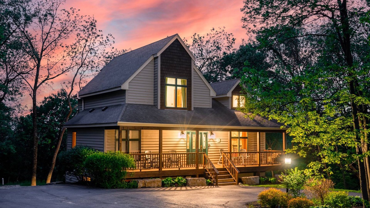 The Galena Territory House | Relaxing Retreat with Hot Tub and Fire Pit