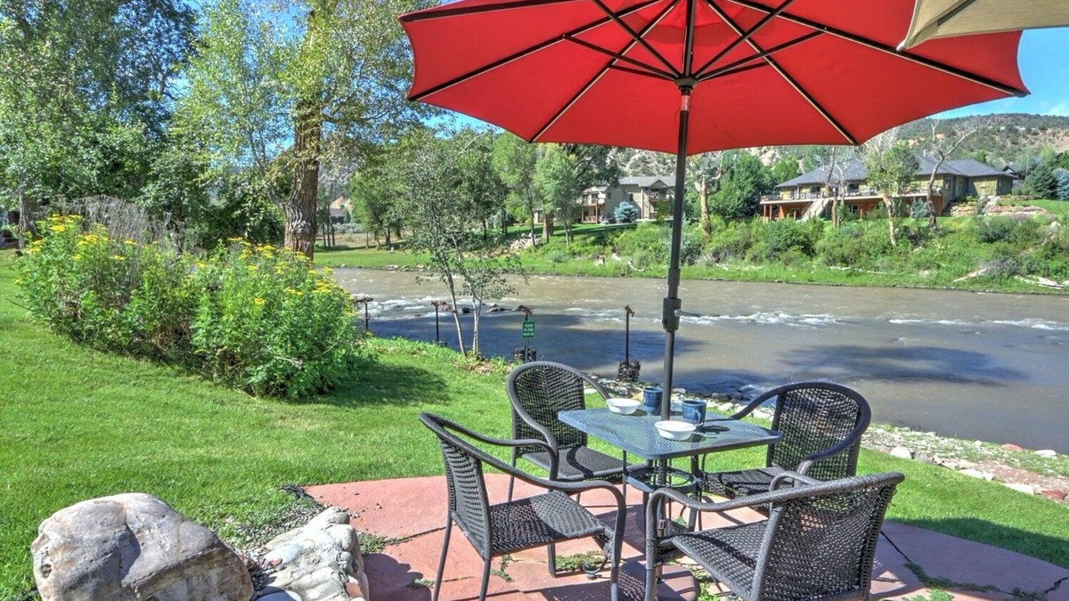 Glenwood Springs Apartment | Relaxing River's Edge Condo w/Private Beach, Fishing/Boat Access, 33 mi 2 Aspen