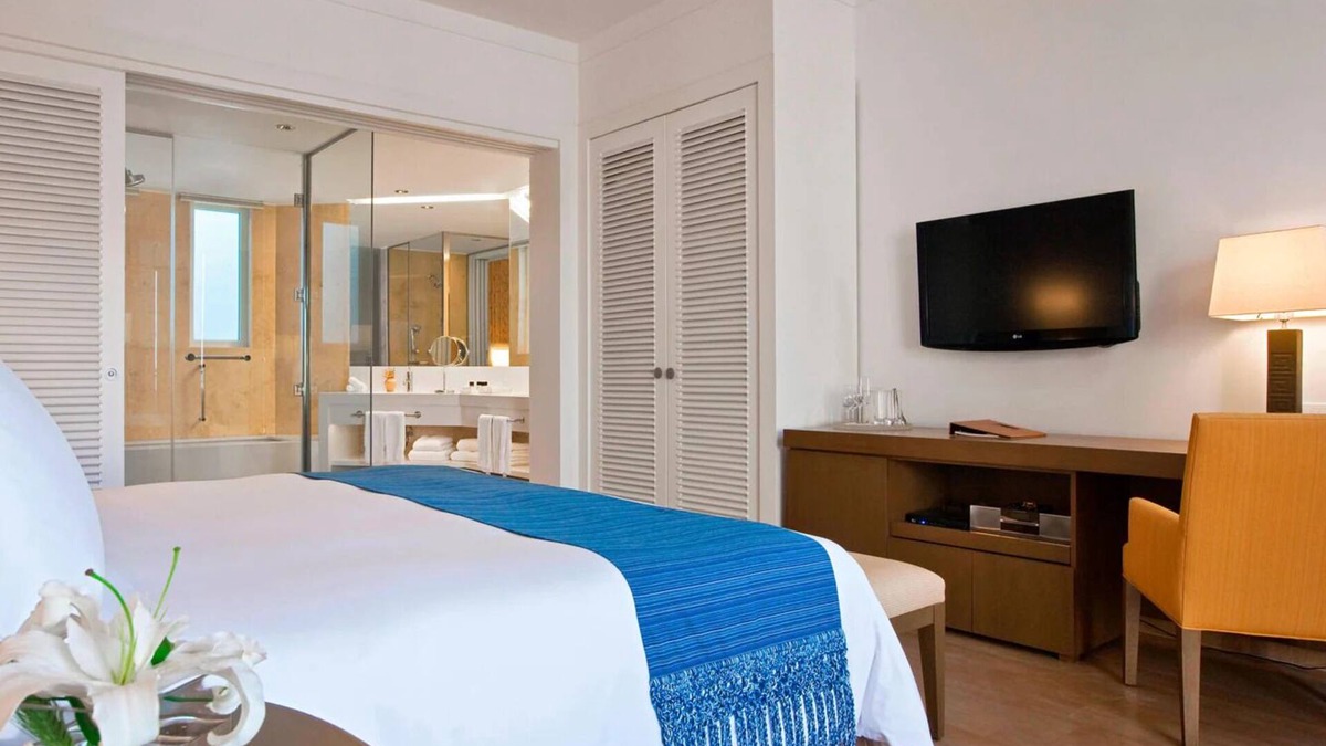 Pisco Hotel | Relaxing Seaside Escape in Paracas with Free Parking & Pool Access