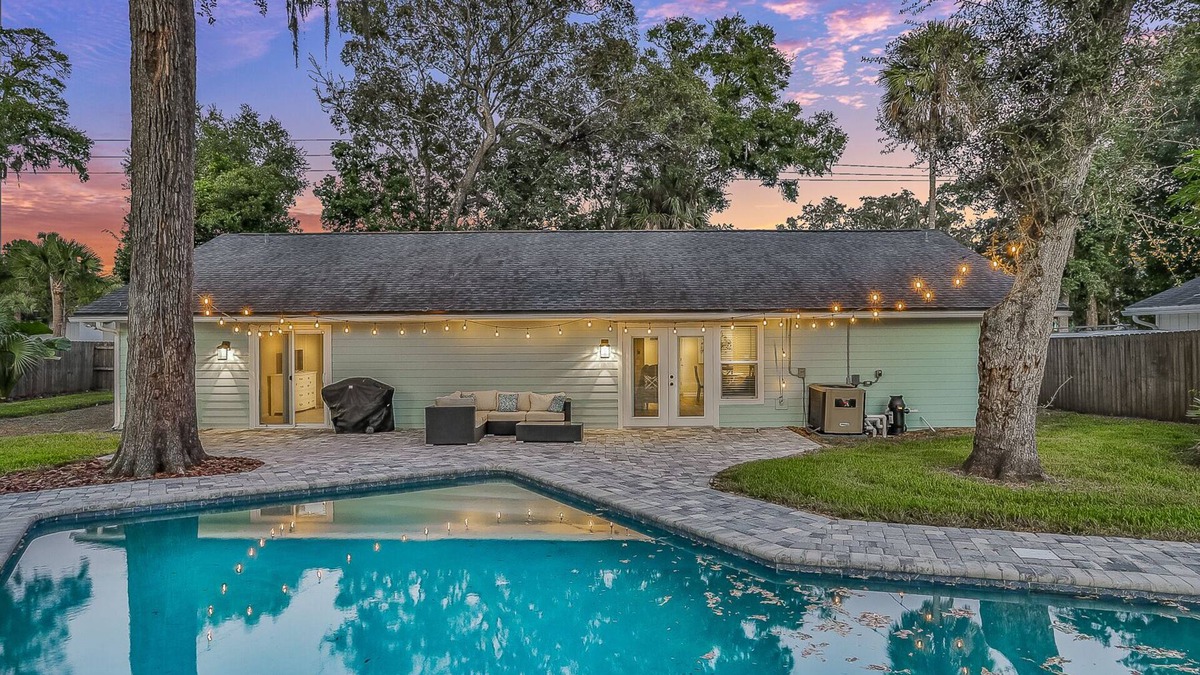 Neptune Beach House | Relaxing seaside cottage retreat