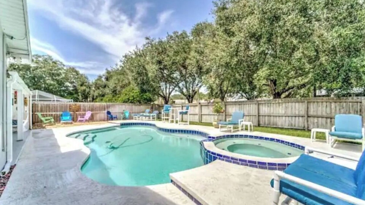 Culbreath Heights House | Relaxing SouthTampa Home Pool/Hottub