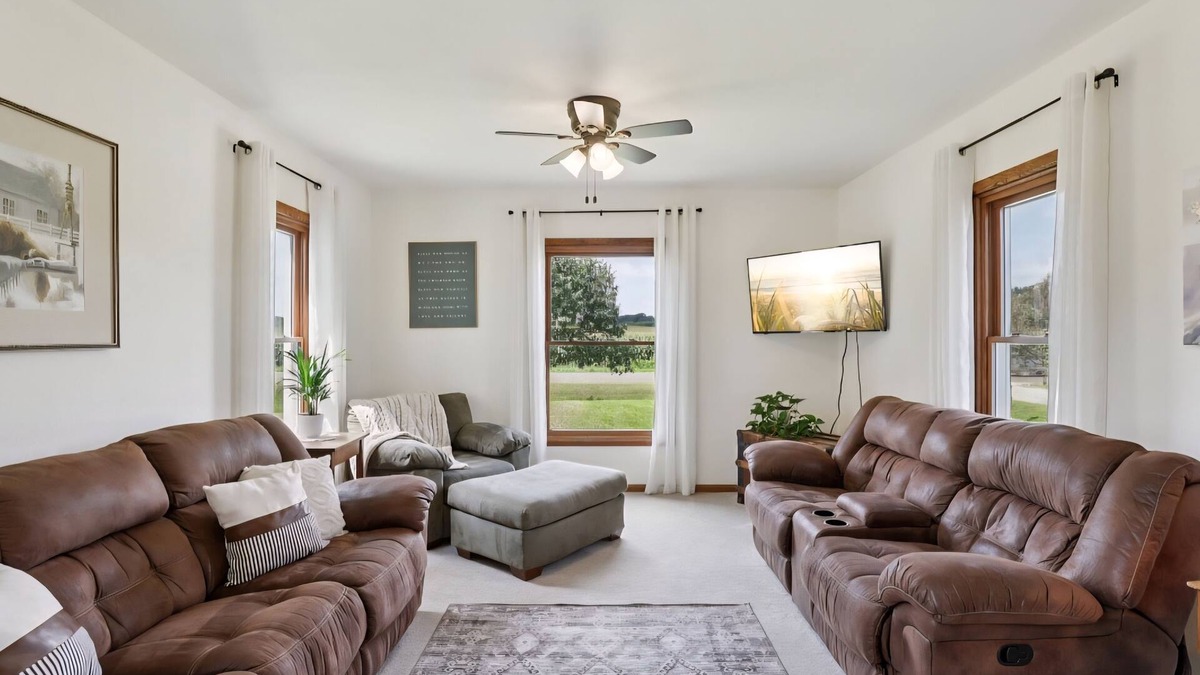 Dodge Other | Relaxing Spacious farmhouse with fire-pit and family friendly amenities