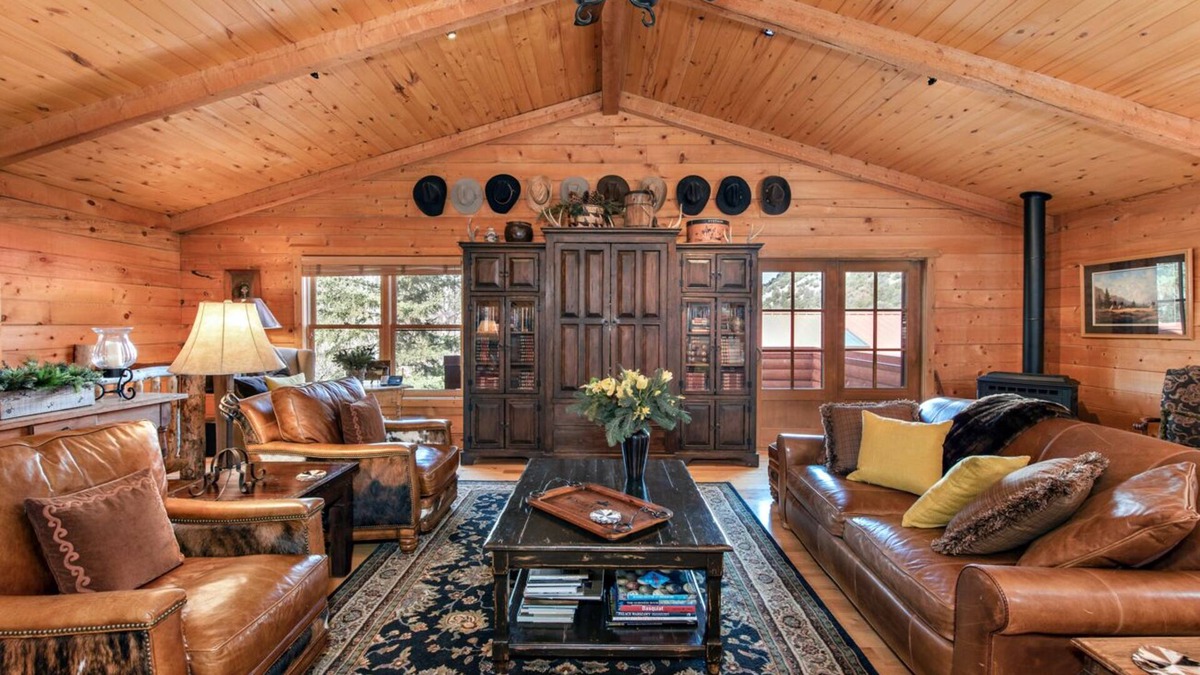 Carbondale House | Relaxing, spacious Rocky Mountain log retreat- convenient Roaring Fork location!