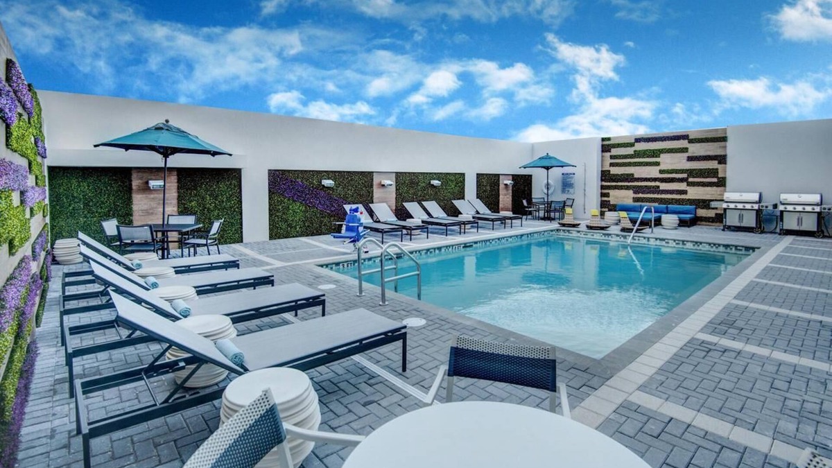 Flagami Hotel | Relaxing Suites near Miami Airport | 3 Units | Pool & Spacious Suites