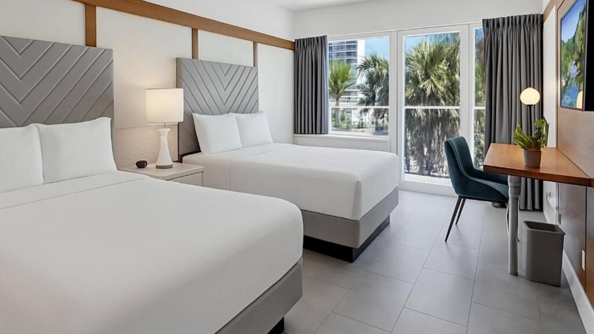 Galt Mile Hotel | Relaxing Unit w/Balcony Near Bonnet House – A Relaxing Oasis for Your Getaway