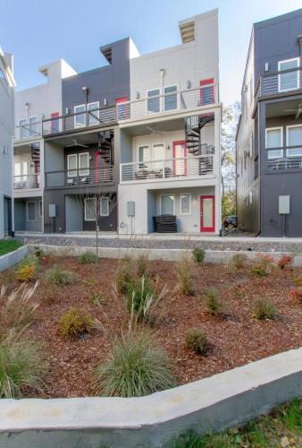 Hadley - Washington House | Relaxing Urban Escape Minutes to Downtown