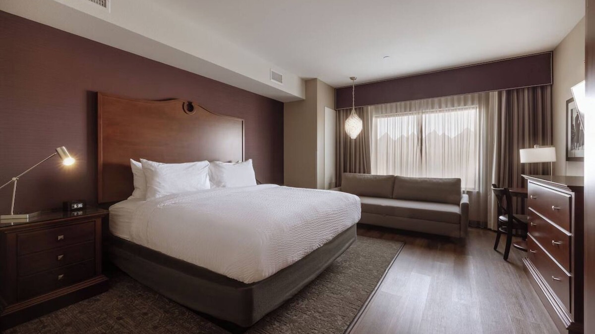 Parker Hotel | Relaxing Urban Escape with Cozy Beds and Calming Decor