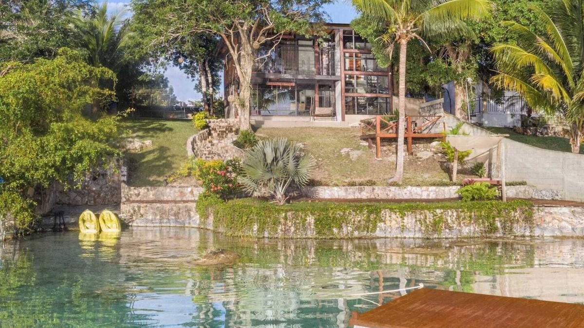 Centro Villa | Relaxing Villa with Private Lagoon Access and Scenic Views