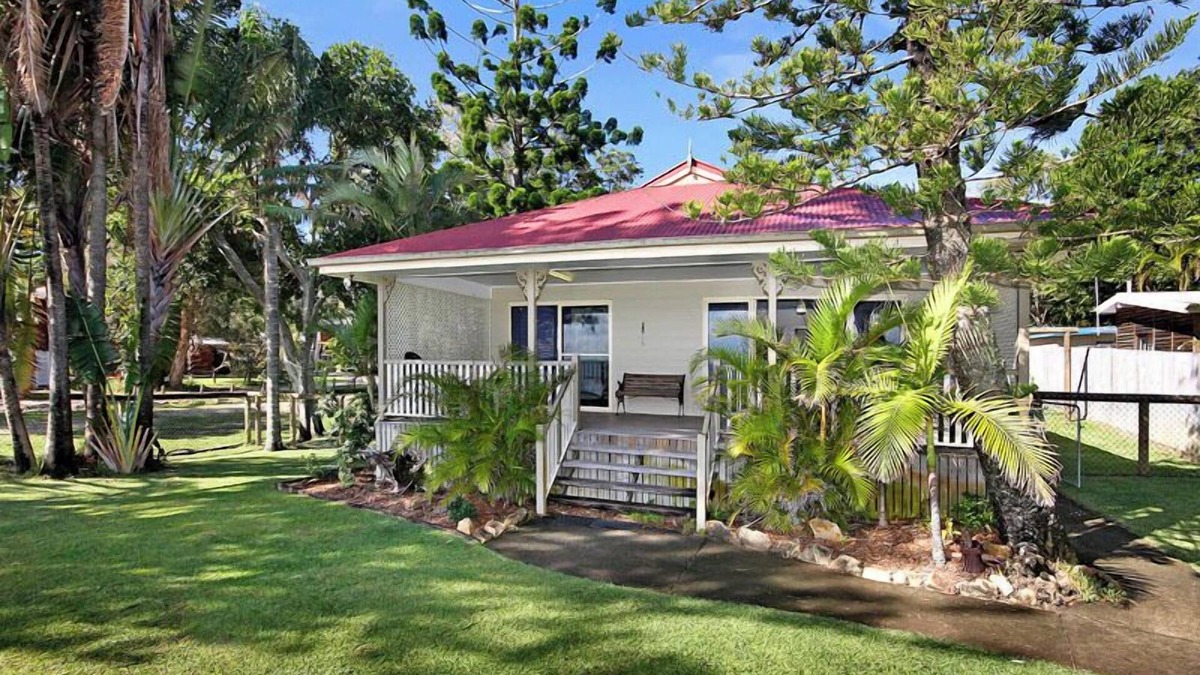 Amity Point House | Relaxing waterfront property with own jetty and magnificent views