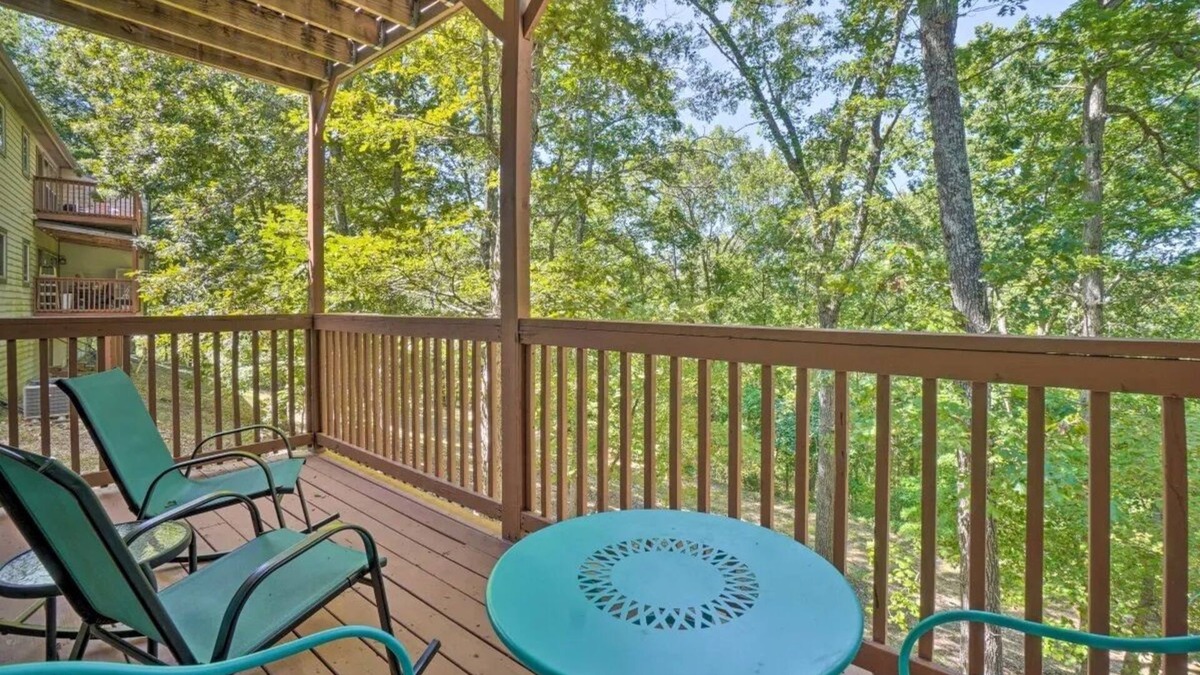 Branson West Condo | Relaxville Condo in Stonebridge Village - 5 minutes to Silver Dollar City