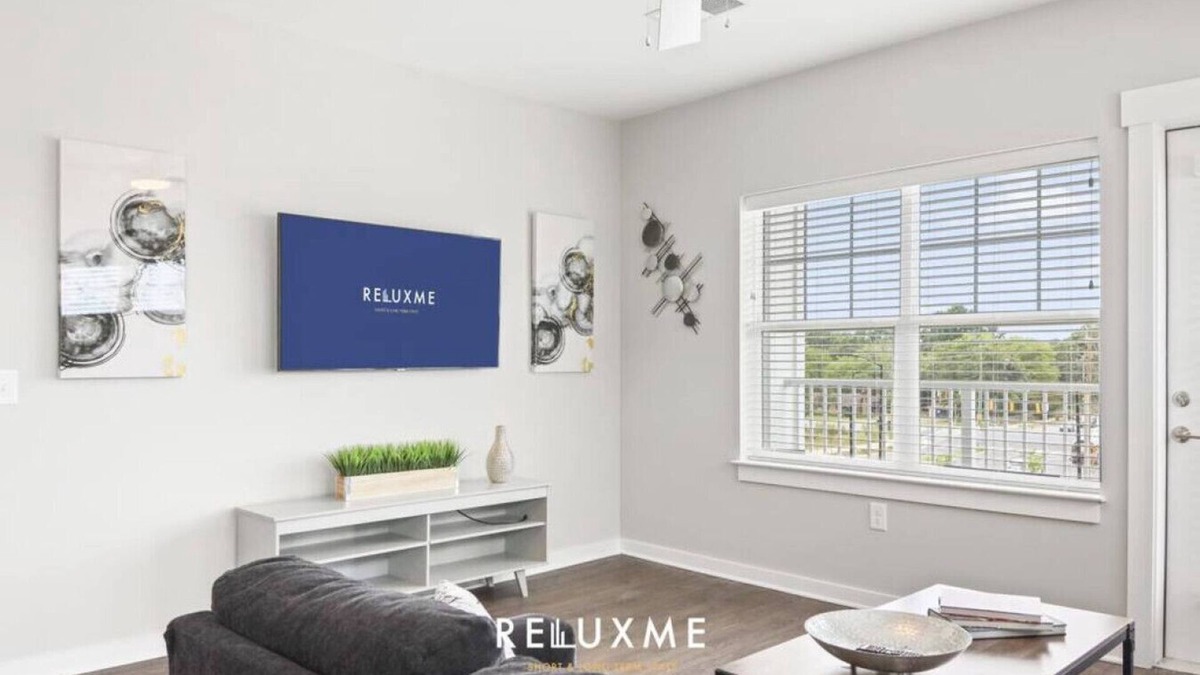 Paw Creek Apartment | Reluxme | 2BR Oasis Near Airport & Attractions