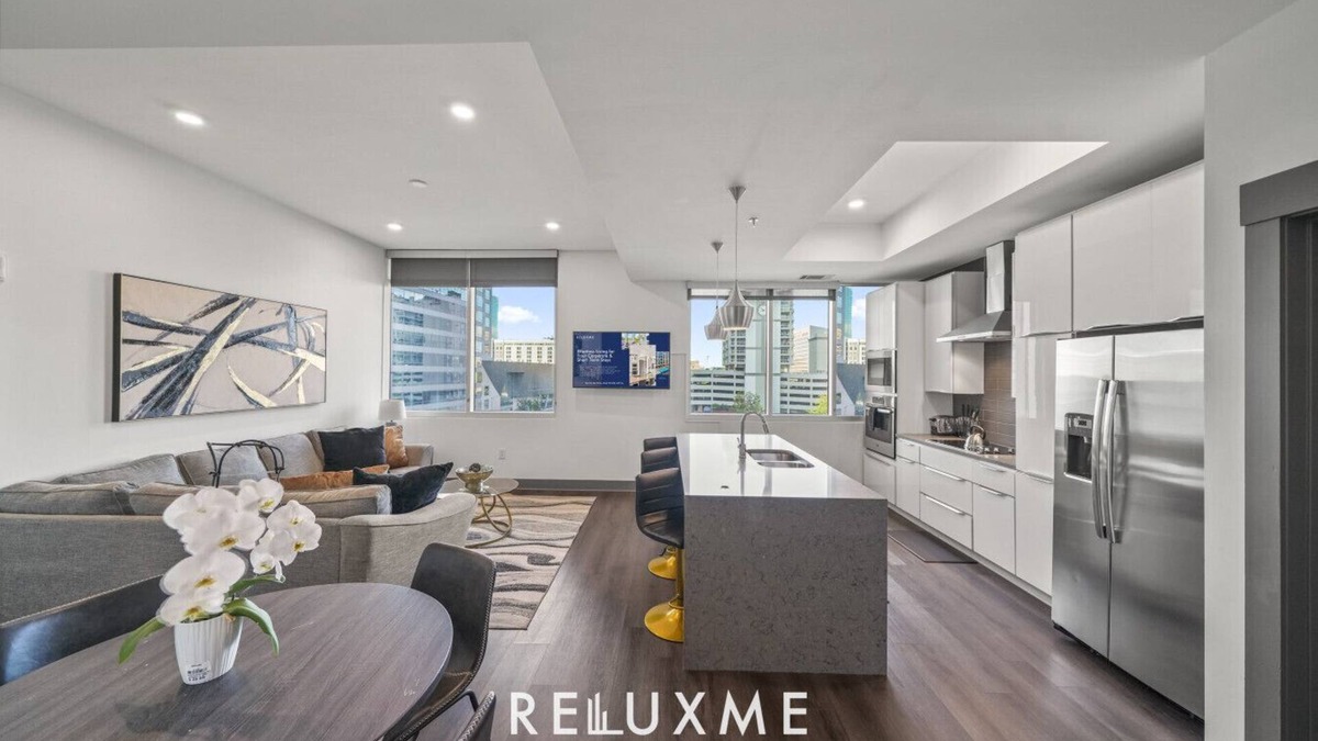 Second Ward Condo | Reluxme | Uptown 3BR Lux High Rise w/Skyline🌇