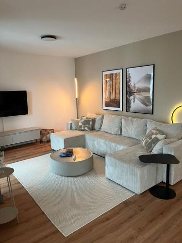 Elgersweier Apartment | REMA Homes - 180x200 Bett Küche Bad 50' TV Tiefgarage