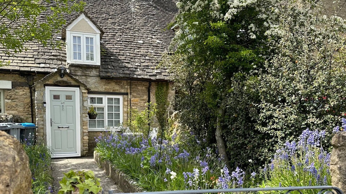 South Leigh Cottage | Remarkable 1-Bed Cotswolds Cottage in Finstock