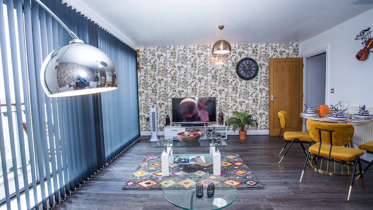 Greenwich Apartment | Remarkable 2-bed Apartment With Sea View
