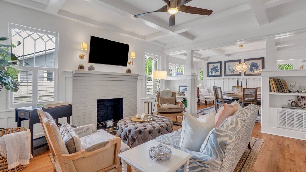Isle of Hope Historic District House | Remarkable Isle of Hope Bungalow w/Parking and Large Yard by Lucky Savannah