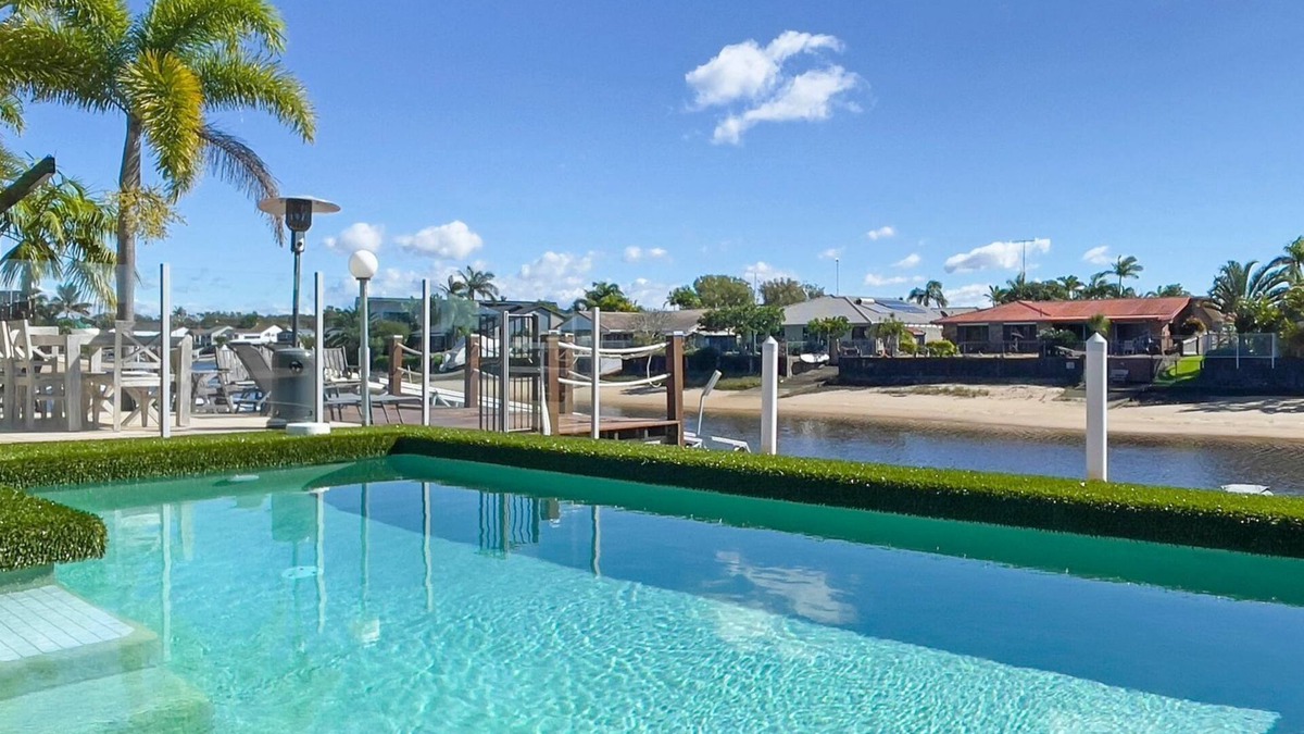 Mooloolaba House | Remarkable Six Bedroom Waterfront Home! Perfect for the extended family