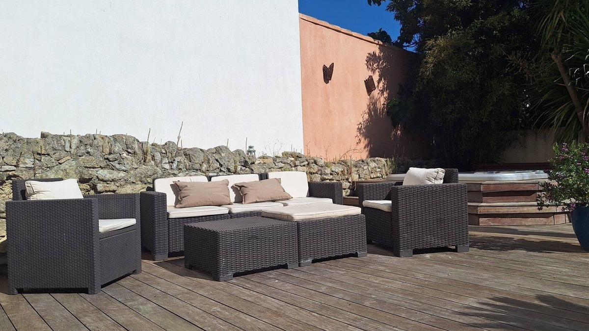 Aigues-Vives Apartment | Remi's apartment, garden and jacuzzi