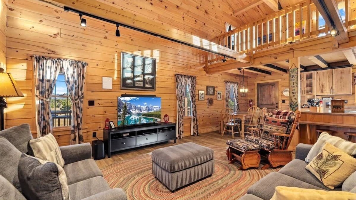 Carriage Hills House | Remmert`s Log Haven - Tranquil Mountain Getaway