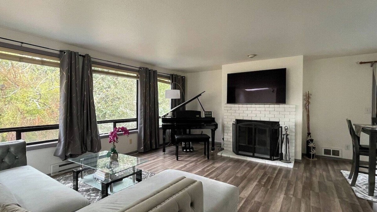 North City House | Remodel Spacious Modern Retreat