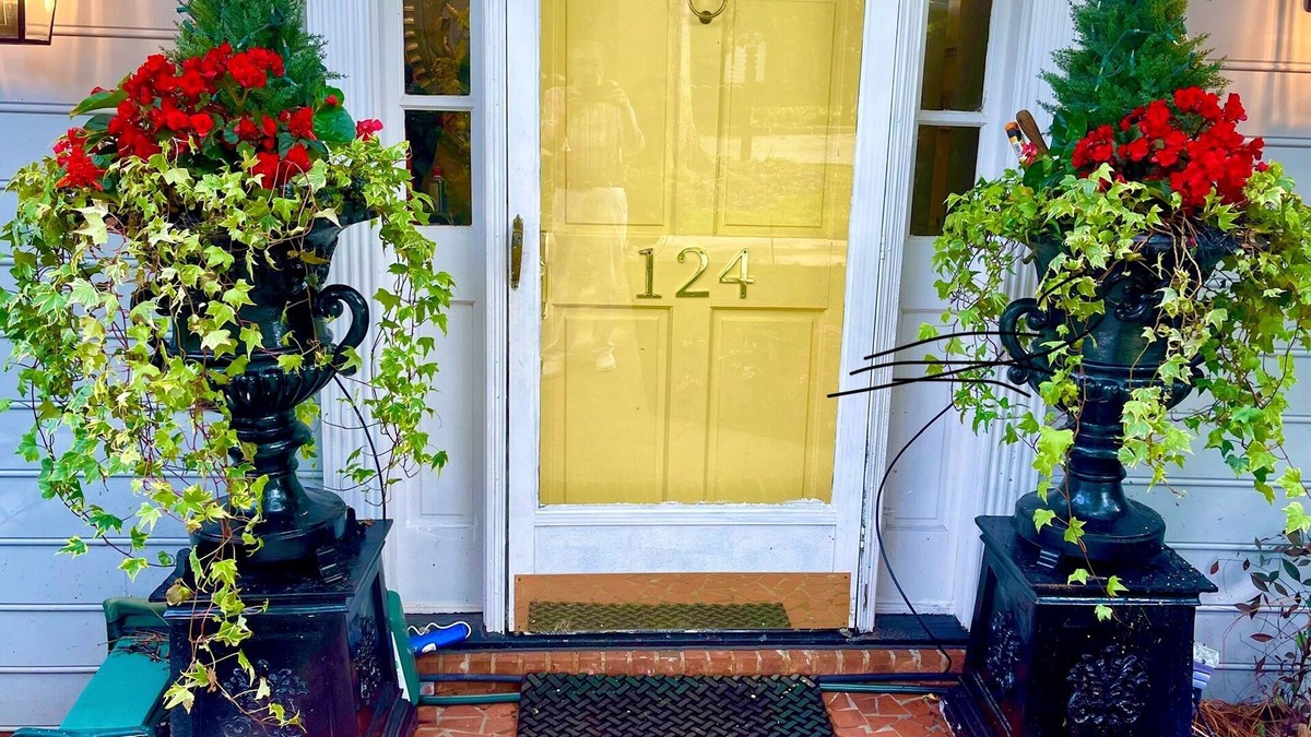 Drayton Condo | Remodeled 1 bedroom shared space, close to everything.Your choice of 2 bedrooms