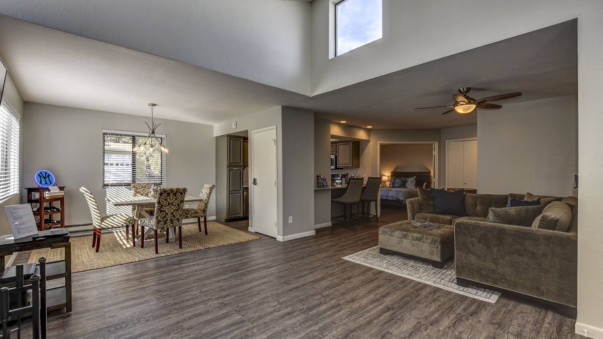 Prescott Condo | Remodeled 2 bd/2 bath condo only 10 minute walk to the Courthouse Square!