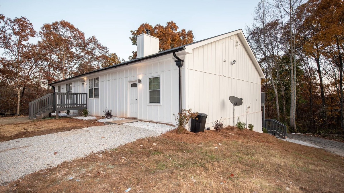 Dawsonville House | Remodeled 2 bedroom home 4 beds Dawsonville 7 miles Atlanta Motorsport
