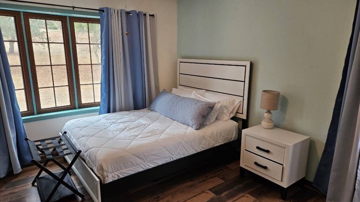 Bath House | Remodeled, 2 primaries with en-suites, and 1000' gameroom minutes from Nationals