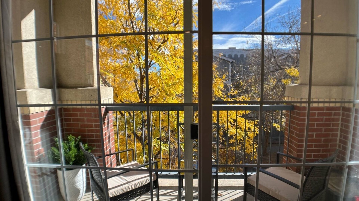 Uptown Condo | Remodeled 2b/2b in Capitol Hill w/2 parking spots