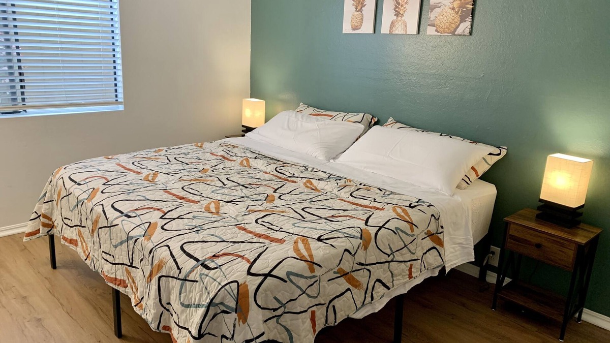 Waimea House | Remodeled 2bdr condo in the heart of Waimea town -15min drive from Beach