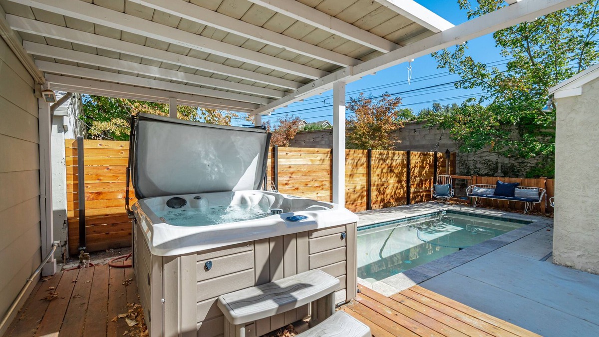 Land Park House | Remodeled 2br/2bath in Charming Land Park