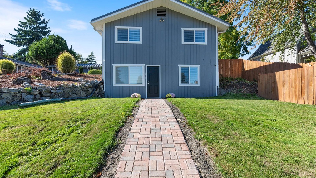 South Westside Apartment | Remodeled 3 bedroom/2 story with AC
