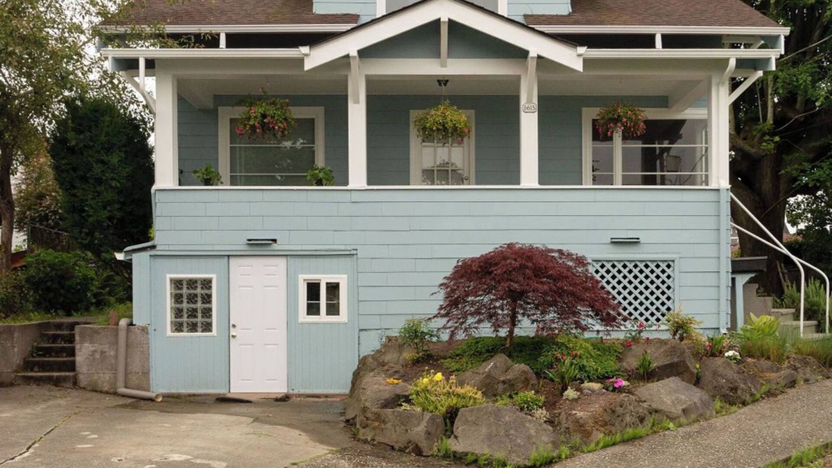 Alki House | Remodeled 3br Craftsman sleeps 8, gorgeous views, 5 min walk to Alki beach