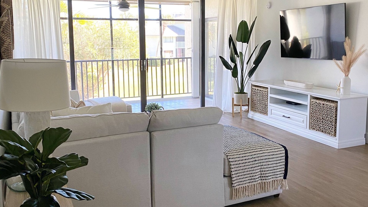 Fort Pierce Condo | ✨Remodeled Beach Condo 2/2. just a few steps away from the beach 🏖