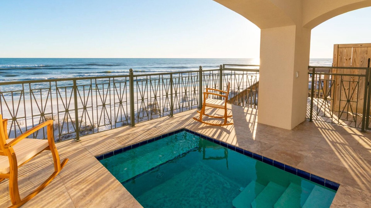 Delos House | Remodeled Beachfront⛵️⛵️Frangista's Finest 5BR😎EV Charger🐠Splash Pool🦀Arcade Game