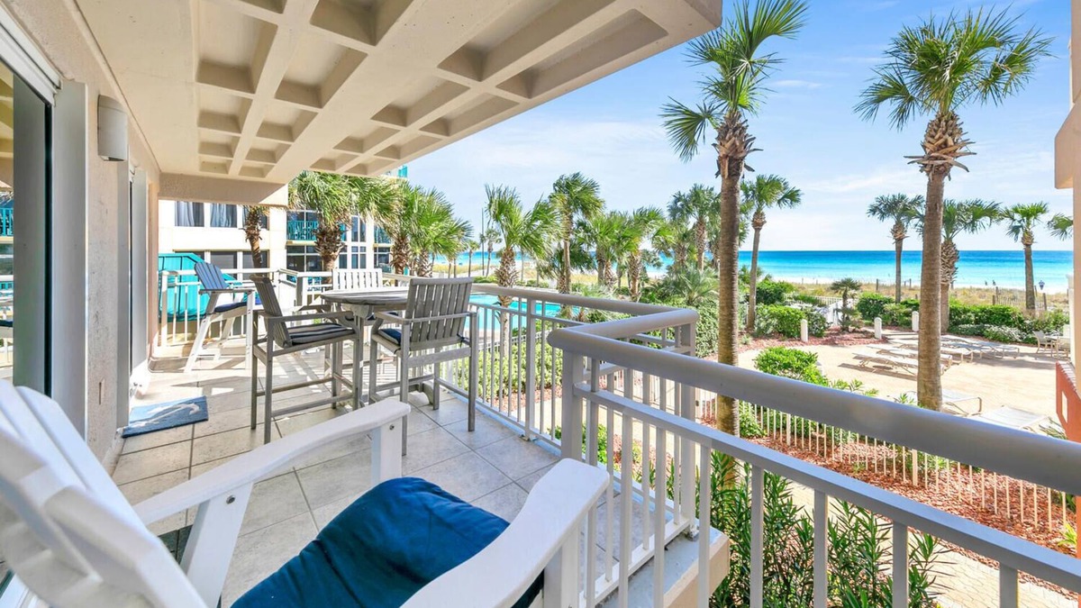 Destin Condo | Remodeled Beachfront ⛱️⛱️ Destin Towers 🐠 Watch 🐬 Swim from the Balcony