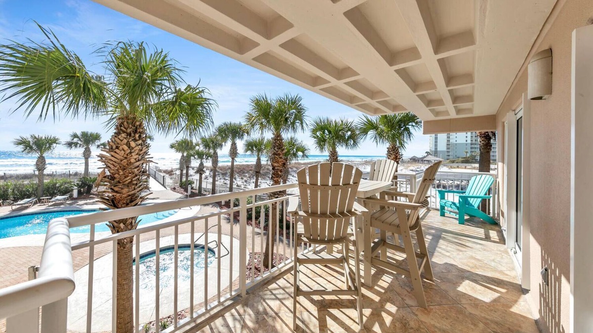 Destin Condo | Remodeled Beachfront 🦀 Destin Towers ⛱️⛱️ Located in the ❤️ of Destin