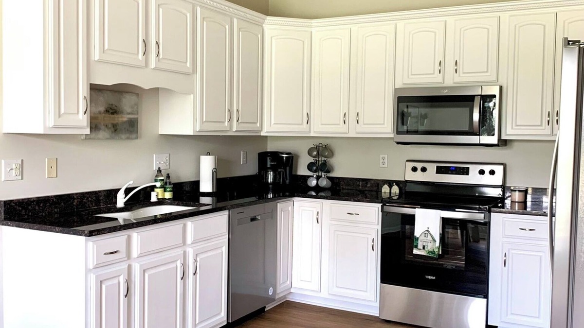 Vine Grove House | Remodeled brick ranch with private views!n