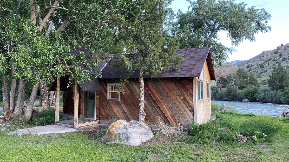 Dubois Cabin | Remodeled Cabin on 40 private acres of Wind River frontage with R/V hookup.n