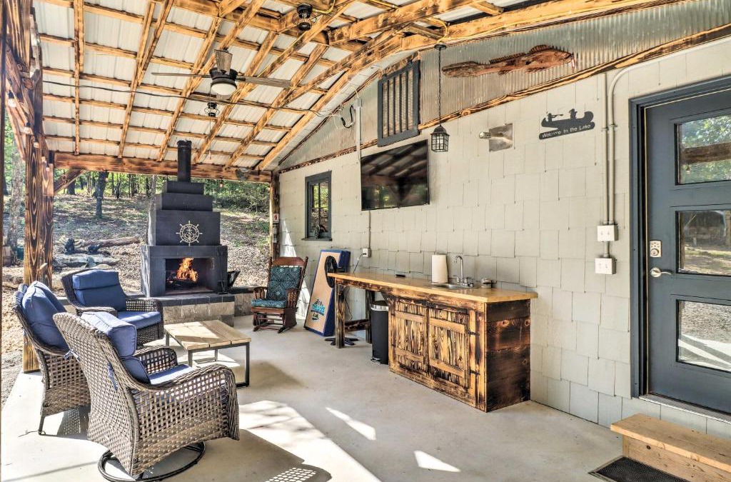 Elizabeth House | Remodeled Cabin with Fire Pit on Norfork Lake!