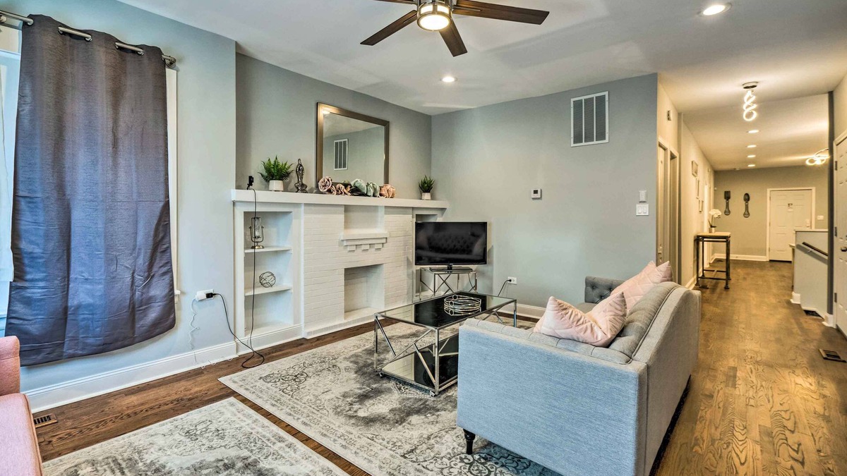 Chatham Apartment | Remodeled Chicago Apartment < 9 Mi to Downtown