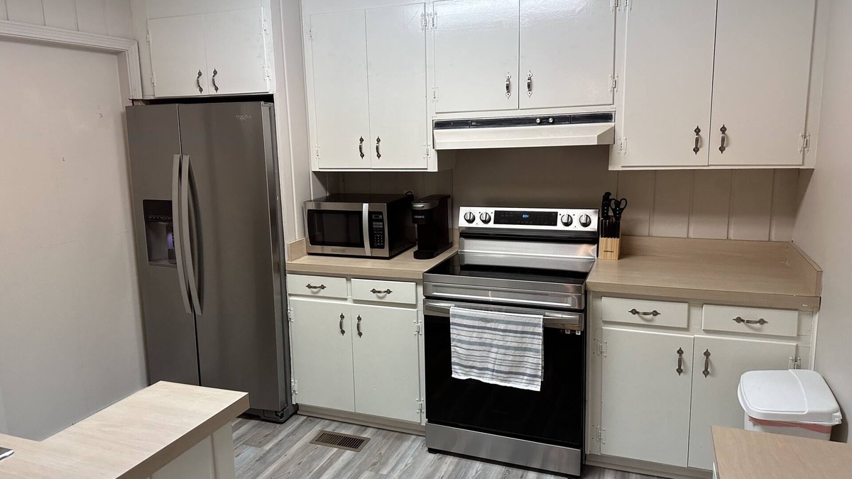 Blakely Apartment | Remodeled Cozy 1Bed1Bath small town apartment.