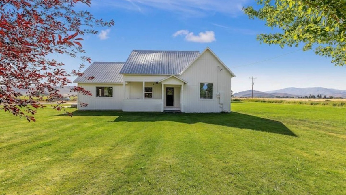 Carey House | Remodeled Farmhouse near Silver Creek for fly fishing and Craters of the Moon